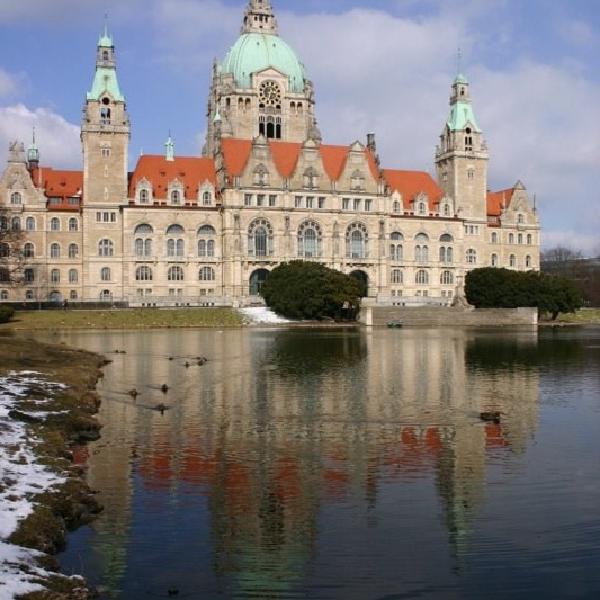 Rathaus reflection
