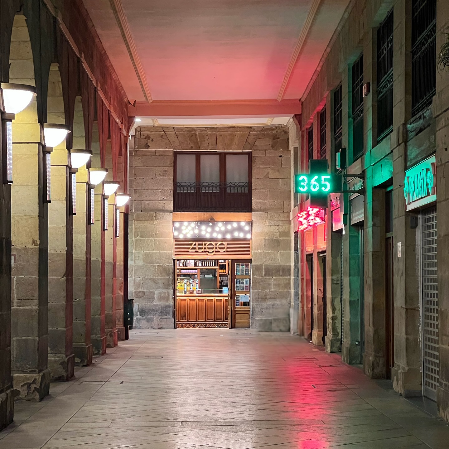 Off Plaza Nueva
